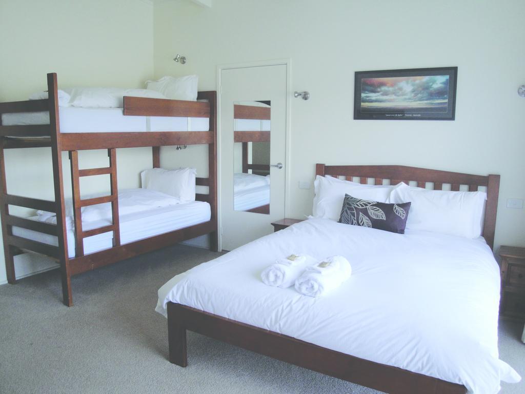Off Mountain Accommodation Merrijig Zimmer foto